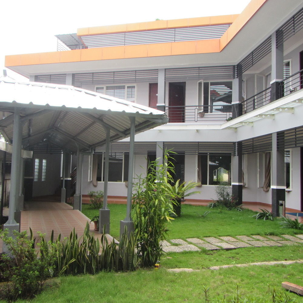 Hotel Sindha Ruteng Exteriör bild